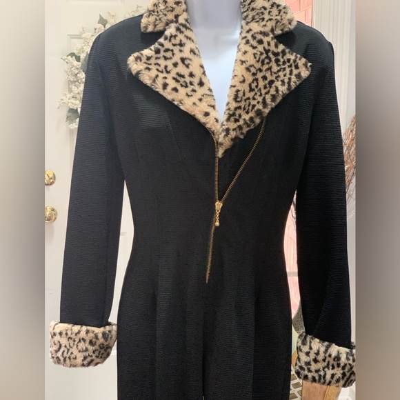 Feel like Cat Woman! Stretch knit catsuit with faux leopard fur-collar and cuffs - Picture 10 of 12